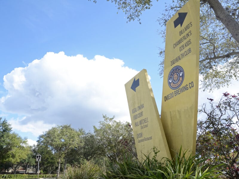 An image of signs at the Oviedo Mall.